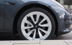 Мираж за милиарди: как Tesla стимулира присъствие на новите си таксита в два мегаполиса, за да спаси акциите си