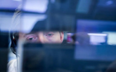 Търговците се готвят за ново напрежение около конфликта в Ормуз