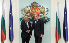 Коща и Урсула фон дер Лайен поздравиха Радев за победата