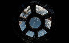 Американските и китайските астронавти поставиха рекорд за най-далечно разстояние между хора