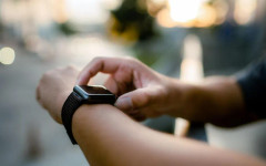 Смарт часовниците могат да бъдат вредни: Лекар назова рисковете, за които се мълчи