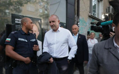 Радев: Това е победа на надеждата, свободата и морала над недоверието и страха