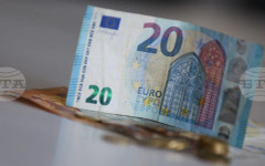 Курсът на еврото се покачва спрямо долара в междубанковата търговия