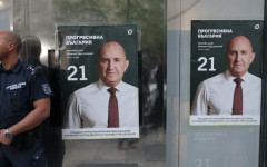 Проруски пилот на изтребител, но прагматик: Световните медии за победата на Радев