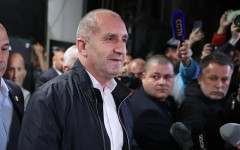 "Щандарт": Месия от военновъздушните сили като български премиер