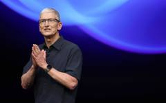 Apple сменя легендата Тим Кук с нов главен изпълнителен директор