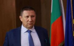 Ново предложение как да се смени Сарафов