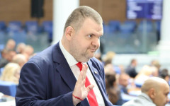 Пеевски забрави за "мистър Кеш"; поздрави Радев за "респектиращия резултат"