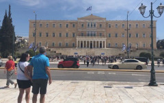 Атина срещу свръхтуризма: Искане за забрана на нови лицензи за хотели