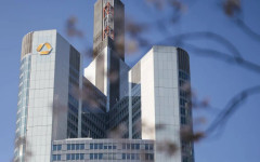 Играта между UniCredit и Commerzbank загрубява