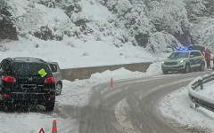 Катастрофа заради снега! Два автомобила се удариха по пътя Стойките – прохода "Превала"