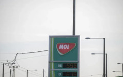 MOL продължава преговорите за покупка на руския дял в НИС