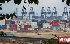 С отмяната на митата от Върховния съд на САЩ, политиката на Тръмп спрямо Китай се отклонява от курса си