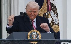 Тръмп пак превъртя играта с Иран: Ще бомбардира, обаче има цялото време на света за сделка и се моли на Техеран за 8 жени