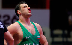 Новиков се е борил с травма на финала