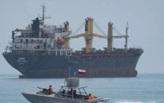 Иран открива огън по кораб в Ормузкия проток