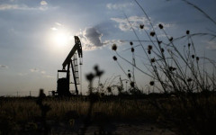 Петролът поевтинява, след като Иран отново ще преговаря със САЩ в Пакистан