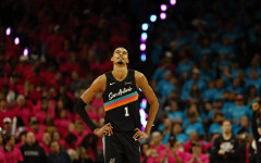 Виктор Уембаняма e най-младият носител на приза "Защитник на годината" в НБА