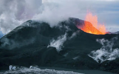 Златният вулкан на Антарктида: Планината Еребус изхвърля скъпоценен прах за хиляди долари