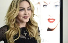 Мадона предлага парична награда за тоалета ѝ от Coachella, изчезнал без следа