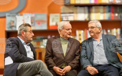 Проф. Александър Шурбанов определи текстовете в премиерния си сборник "Записано" като пътни бележки от едно пътуване през света