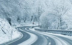 Сняг заваля на проходите Превала и Пампорово