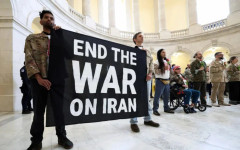 Американските власти арестуваха десетки ветерани по време на митинг срещу войната в Иран