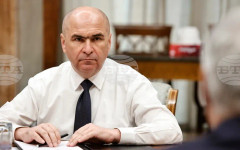 Румънският премиер Илие Боложан заяви, че ще се опита да сформира правителство на малцинството