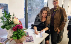 "След полунощ" събра поезия и музика: Вили Русева представи втората си стихосбирка в Ямбол