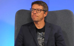 Вместо да остарее като катедрала, избра да остарее като Слави: Ако имате лош ден, представете си, че можеше да сте Стефка Костадинова