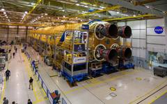 Следващата лунна мисия на НАСА ще лети само около Земята?