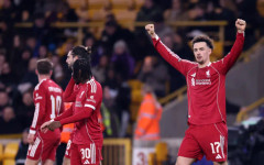 Ливърпул дава капитанската лента на свой юноша