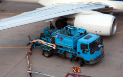 Politico: ЕС задейства план за спасяване на доставките на реактивно гориво