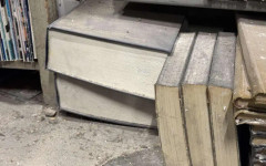 Книгите загиват в Националната библиотека, спират течове с кошчета и саксии