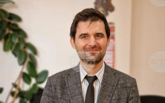 Над 50 души ще бъдат прегледани от гостуващия в МБАЛ "Рахила Ангелова" турски специалист по очни болести доц. д-р Сердар Йозатеш