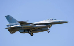 Министърът на отбраната на Перу подаде оставка заради F-16