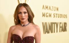 Дженифър Лопес става все по-близка с британския си колега Брет Голдщайн