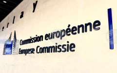 ЕК представи мерки срещу поскъпването на изкопаемите горива и за ускорено осигуряване на чиста енергия