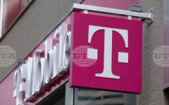 "Дойче Телеком и "Ти-Мобайл САЩ" обсъждат създаване на общ холдинг чрез обмен на акции