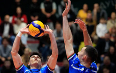 Левски тръгна по шампионски във финалната серия при волейболистите