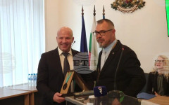 На тържествена сесия на Общински съвет – Тунджа бяха връчени наградите по повод празника на Общината