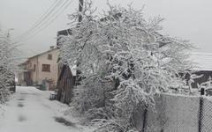 Април се върна към зимата: Селища и проходи в планините осъмнаха в бяла променя