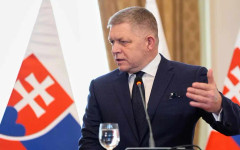 Калиняк: Фицо ще може да лети до Русия, дори ако Полша забрани полетите