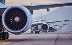 Скокът на горивата удря авиацията. Кой оцелява и кой губи в новата реалност?