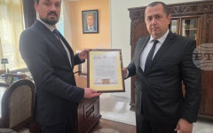 Областният управител на Бургас отличи директора на ОД на МВР за работата му за гарантиране на честни избори в региона