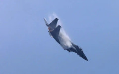 Южнокорейски изтребители се сблъскали, докато пилотите правели снимки