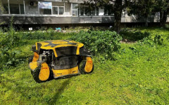 Иновация в Асеновград: Робот ще коси зелените площи в града
