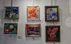 Писателката и художничка Първолета Маджарска подреди първата си самостоятелна изложба в галерия "Марин Гогев" в Перник