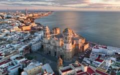 Един ден в Кадис: От римски руини до морски залези