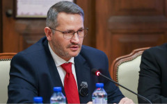 Властта свърза продажбата на имоти от кабинета "Желязков" с Вълка и потъващите милиони от ББР